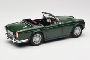 Triumph TR4 British Racing Green Revell 1:18 08827-T1 Metāls — attēls 3 no 8