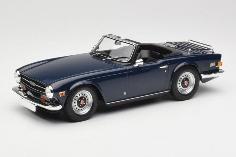 Triumph TR6 PI Tumšzils Minichamps 1:18 155132032 Metāls