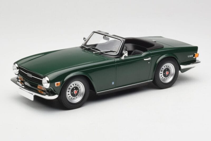 Triumph TR6 PI Tumšzaļš Minichamps 1:18 155132030 Metāls