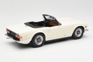 Triumph TR6 PI Balts Minichamps 1:18 155132035 Metāls — attēls 2 no 6
