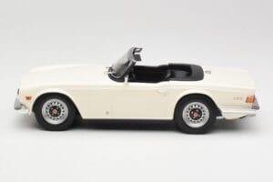 Triumph TR6 PI Balts Minichamps 1:18 155132035 Metāls — attēls 3 no 6