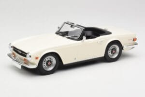 Triumph TR6 PI Balts Minichamps 1:18 155132035 Metāls