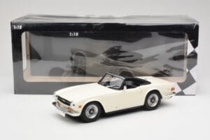 Triumph TR6 PI Balts Minichamps 1:18 155132035 Metāls — attēls 6 no 6