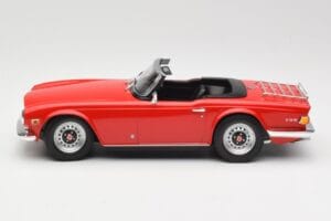 Triumph TR6 PI Sarkans Minichamps 1:18 155132031 Metāls — attēls 3 no 6