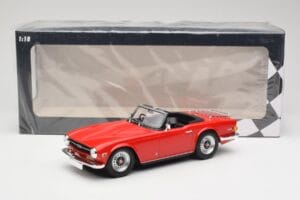 Triumph TR6 PI Sarkans Minichamps 1:18 155132031 Metāls — attēls 6 no 6
