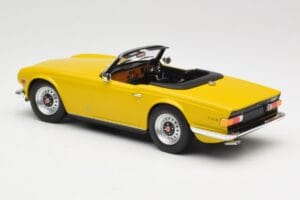 Triumph TR6 RHD Dzeltens Minichamps 1:18 155132034 Metāls — attēls 5 no 6
