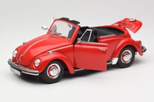 Volkswagen 1302 LS Kabriolets Sarkans Revell 1:18 08470 Metāls — attēls 2 no 8