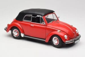Volkswagen 1302 LS Kabriolets Sarkans Revell 1:18 08470 Metāls — attēls 6 no 8
