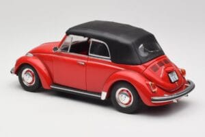 Volkswagen 1302 LS Kabriolets Sarkans Revell 1:18 08470 Metāls — attēls 7 no 8