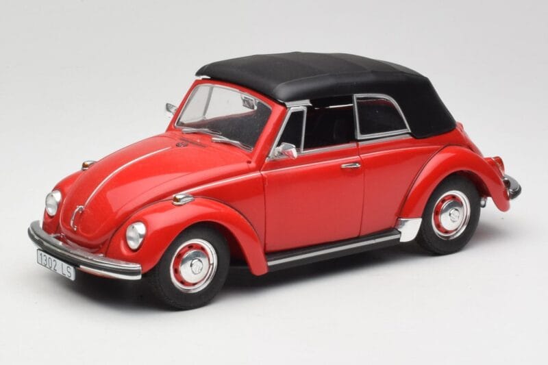 Volkswagen 1302 LS Kabriolets Sarkans Revell 1:18 08470 Metāls