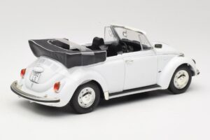 Volkswagen 1302 LS Kabriolets Balts Revell 1:18 8415 Metāls — attēls 3 no 8