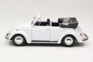 Volkswagen 1302 LS Kabriolets Balts Revell 1:18 8415 Metāls — attēls 4 no 8