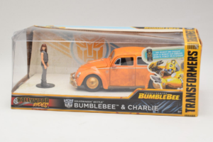 Volkswagen Beetle Bumblebee Transformers With Figure Metals Diecast 1:24 30114 Metāls
