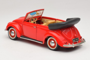 Volkswagen Beetle Kabriolets Sarkans Maisto 1:18 56010 Metāls — attēls 7 no 8