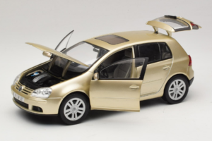 Volkswagen Golf Mk5 Light Bronze Metallic Bburago 1:18 09930201W Metāls — attēls 2 no 8