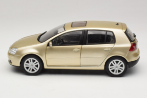 Volkswagen Golf Mk5 Light Bronze Metallic Bburago 1:18 09930201W Metāls — attēls 4 no 8