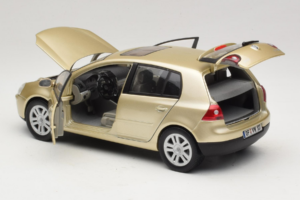 Volkswagen Golf Mk5 Light Bronze Metallic Bburago 1:18 09930201W Metāls — attēls 5 no 8