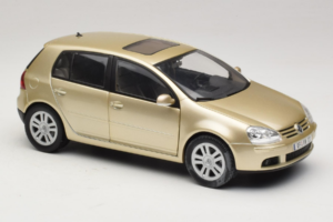Volkswagen Golf Mk5 Light Bronze Metallic Bburago 1:18 09930201W Metāls — attēls 6 no 8