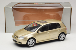 Volkswagen Golf Mk5 Light Bronze Metallic Bburago 1:18 09930201W Metāls — attēls 8 no 8