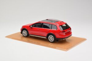 Volkswagen Golf Mk7 Alltrack Tornado Red DNA 1:18 DNA000035 Sveķi — attēls 5 no 6
