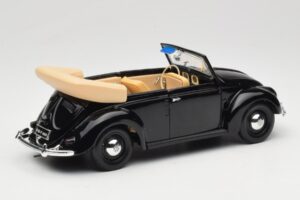 Volkswagen Vabole Kabriolets Melns Maisto 1:18 37800-M6 Metāls — attēls 3 no 8