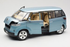 Volkswagen Microbus Concept Gaiši Zaļš Revell 1:18 08444 Metāls — attēls 2 no 8