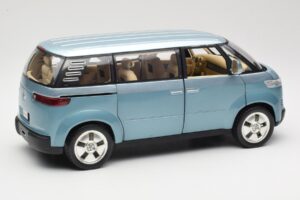 Volkswagen Microbus Concept Gaiši Zaļš Revell 1:18 08444 Metāls — attēls 3 no 8