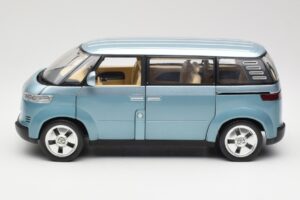 Volkswagen Microbus Concept Gaiši Zaļš Revell 1:18 08444 Metāls — attēls 4 no 8