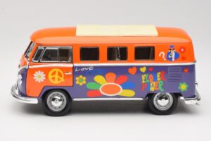 Volkswagen Microbus T1 Flower Power Road Signature 1:18 92329 Metāls — attēls 4 no 8