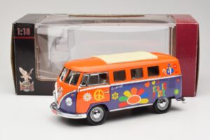Volkswagen Microbus T1 Flower Power Road Signature 1:18 92329 Metāls — attēls 8 no 8