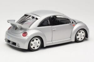Volkswagen New Beetle RSi Sudrabs Bburago 1:18 3306 Metāls — attēls 3 no 8