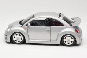 Volkswagen New Beetle RSi Sudrabs Bburago 1:18 3306 Metāls — attēls 4 no 8