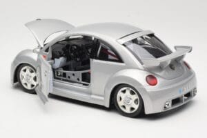 Volkswagen New Beetle RSi Sudrabs Bburago 1:18 3306 Metāls — attēls 5 no 8