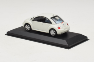 Volkswagen New Beetle Balts Minichamps 1:43 430058005 Metāls — attēls 3 no 4