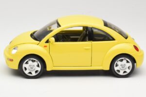 Volkswagen New Beetle Dzeltens Bburago 1:18 BEETLE001 Metāls — attēls 4 no 8