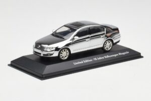 Volkswagen Passat B6 Chrome Silver 10 Years Volkswagen Magazine Minichamps 1:43 PASSAT004 Metāls — attēls 2 no 4