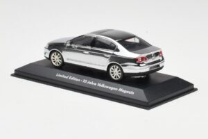 Volkswagen Passat B6 Chrome Silver 10 Years Volkswagen Magazine Minichamps 1:43 PASSAT004 Metāls — attēls 3 no 4