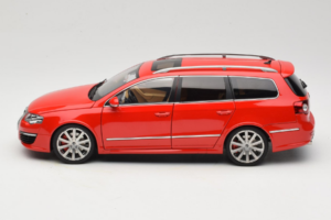 Volkswagen Passat B6 R36 Variant Sarkans NZG 1:18 KF044-5 Metāls — attēls 4 no 8