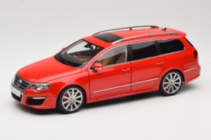 Volkswagen Passat B6 R36 Variant Sarkans NZG 1:18 KF044-5 Metāls