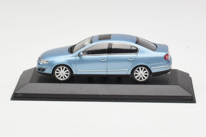 Volkswagen Passat B6 Blue Metallic Minichamps 1:43 PASSAT002 Metāls