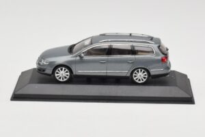 Volkswagen Passat B6 Variant Grey Metallic Minichamps 1:43 PASSAT005 Metāls