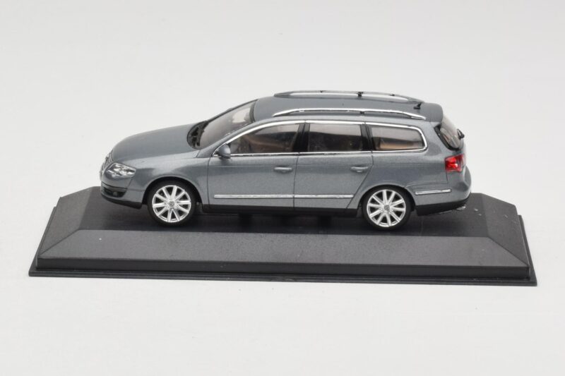 Volkswagen Passat B6 Variant Grey Metallic Minichamps 1:43 PASSAT005 Metāls