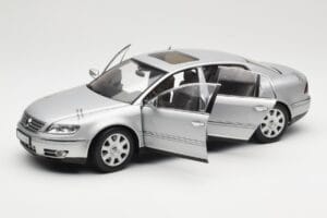 Volkswagen Phaeton D1 Silver Metallic AUTOart 1:18 79742 Metāls — attēls 2 no 8