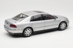 Volkswagen Phaeton D1 Silver Metallic AUTOart 1:18 79742 Metāls — attēls 3 no 8