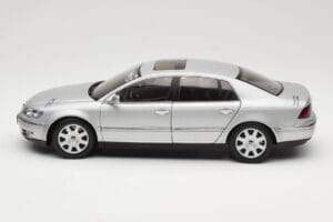 Volkswagen Phaeton D1 Silver Metallic AUTOart 1:18 79742 Metāls — attēls 4 no 8