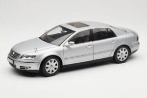 Volkswagen Phaeton D1 Silver Metallic AUTOart 1:18 79742 Metāls