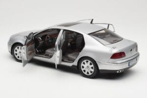 Volkswagen Phaeton D1 Silver Metallic AUTOart 1:18 79742 Metāls — attēls 5 no 8