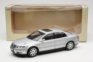 Volkswagen Phaeton D1 Silver Metallic AUTOart 1:18 79742 Metāls — attēls 8 no 8