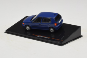 Volkswagen Polo Mk3 Zils IXO 1:43 CLC579N Metāls — attēls 3 no 4