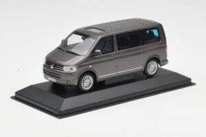Volkswagen T5 Bus Bronze Metallic Minichamps 1:43 4039378412203 Metāls — attēls 2 no 4